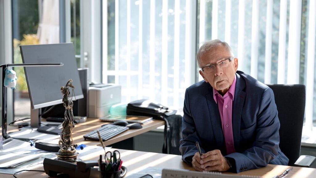 Žena dostala omylem od expartnera alimenty dvakrát, úřad práce jí hned zrušil dávky